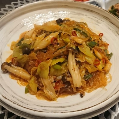 辛くしてご飯にもお酒にも合う麻婆春雨になりました。